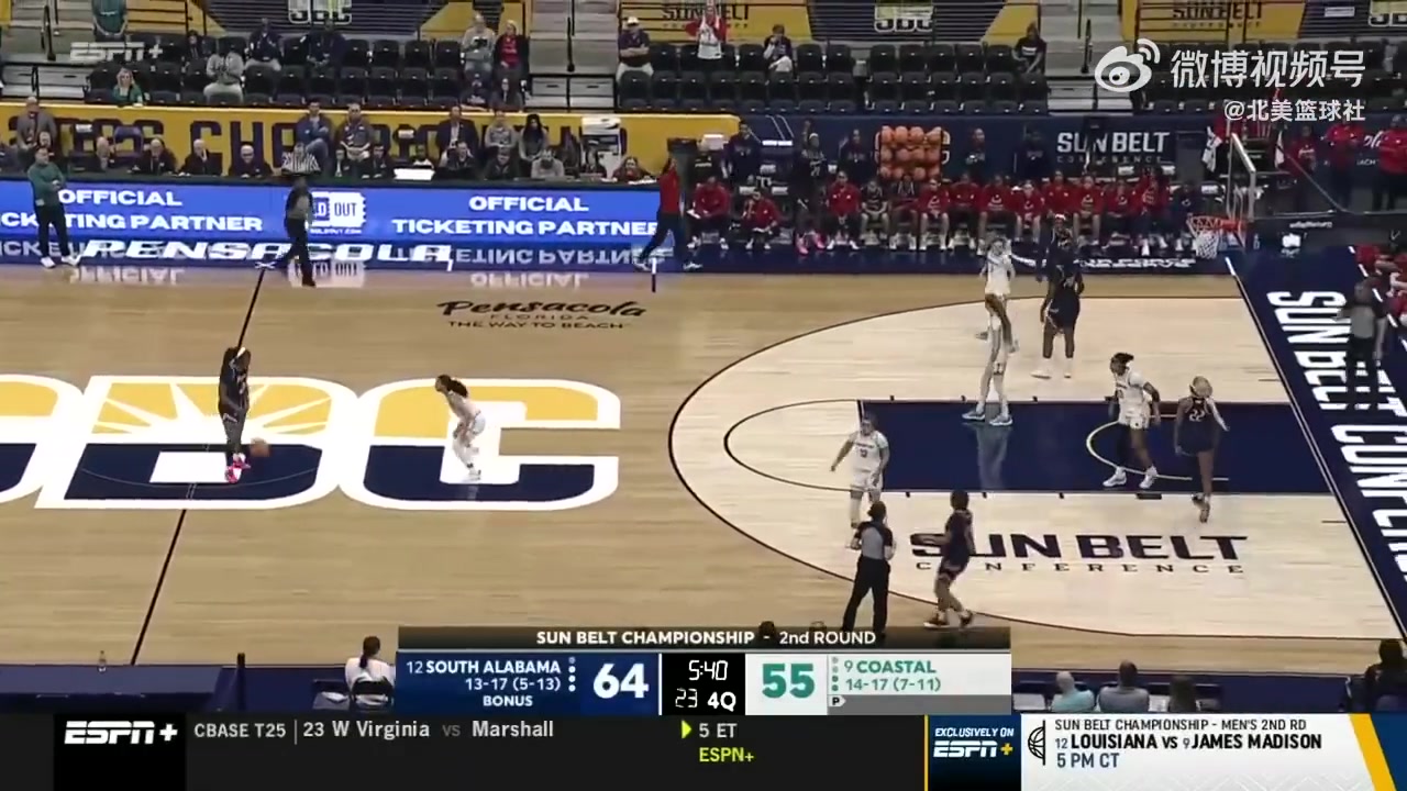 乐鱼网官网-女裁判被一拳KO！NCAA女篮赛场爆发大规模冲突 8人被驱逐！